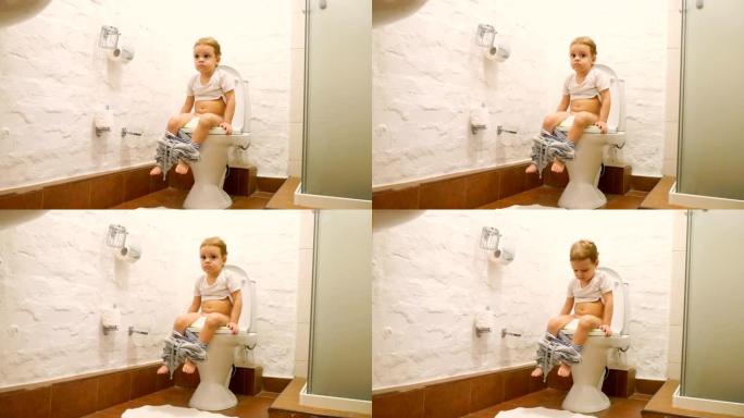 一个正在接受便盆训练的小男孩使用厕所