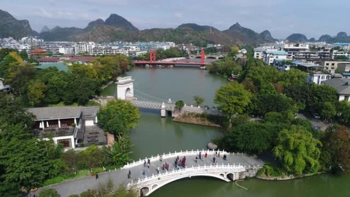 桂林市从李河散布在群山之中