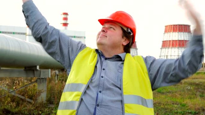 工人的肖像，工程师在发电站前放松并思考未来或周末