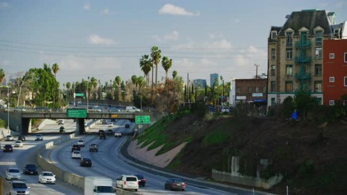加州洛杉矶高峰时段高速公路101上的交通