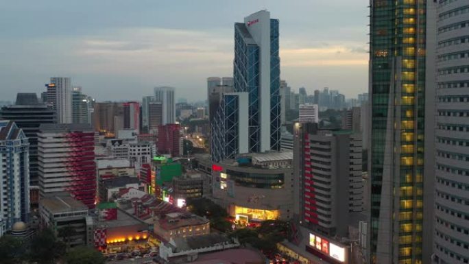 日落时间照明吉隆坡市中心交通街空中全景4k马来西亚