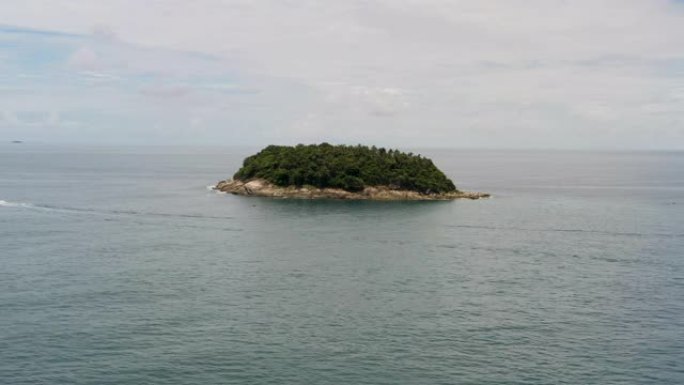 海中小岛的鸟瞰图