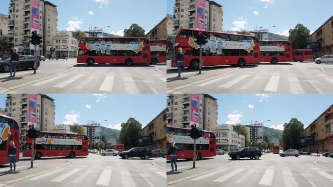 阳光明媚的日子，马其顿斯科普里乘坐doubledecker红色巴士的高峰时间交通