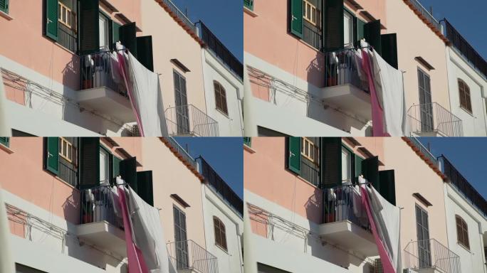 意大利带晾衣架的阳台
