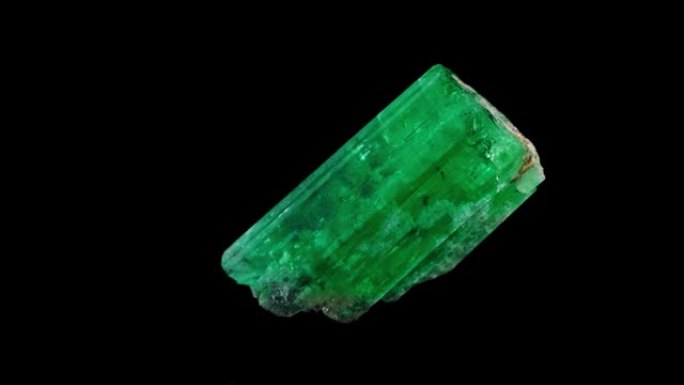 粗糙的哥伦比亚祖母绿生宝石天然水晶