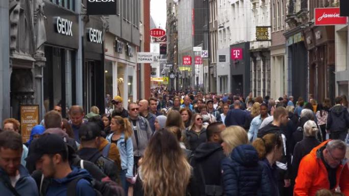 阿姆斯特丹市中心日间著名步行购物街慢动作全景4k荷兰