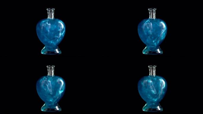 带有蓝色液体的心脏形式的玻璃瓶。长生不老药正在旋转，并充满液体。爱情的药水被隔离在黑色背景上。