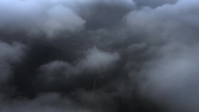 4K航拍暴雨过后济南南部山区云海