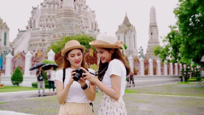 使用数码相机的女性博客作者将摄影和视频制作视频博客指南带到旅游景点，在泰国曼谷的 “什么Pho” 地