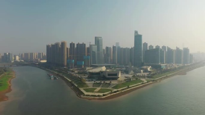 飞越长沙市博物馆著名河滨公园广场空中全景4k中国