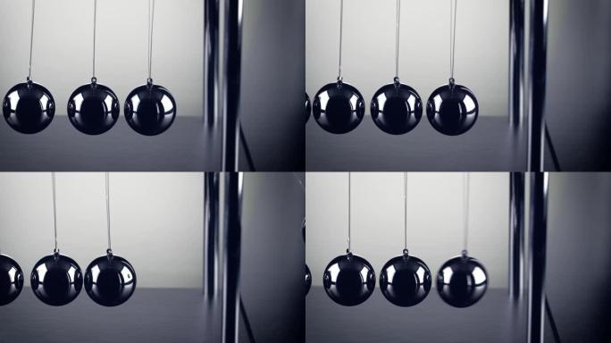 牛顿摇篮的球以慢动作碰撞