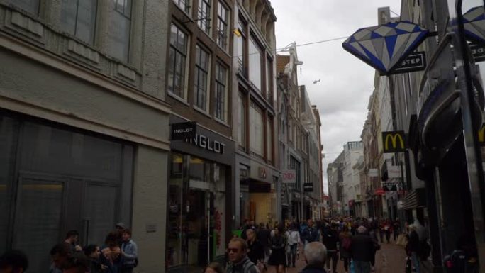 阿姆斯特丹市中心日间著名步行购物街慢动作全景4k荷兰