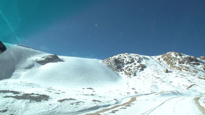 深山雪景 雪地行车 雪路行车 空镜