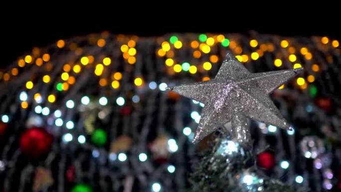晚上圣诞树上的明星装饰特写。主题在右边。