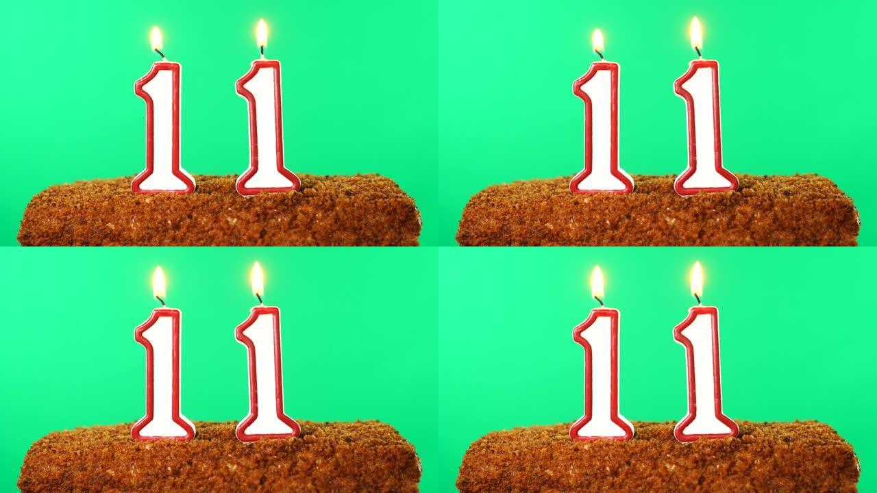 用11号点燃的蜡烛蛋糕。色度键。绿屏。隔离