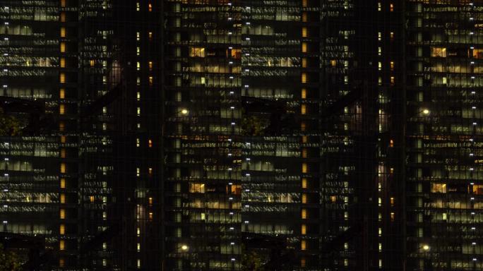 现代建筑中的电梯玻璃幕墙灯光夜色