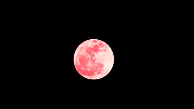夜空中的超轻红橡木月亮