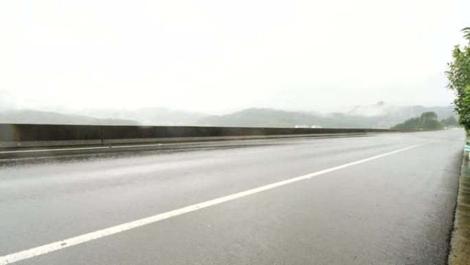 雨天的路无人空境山区公路高速公路