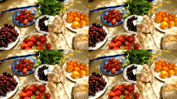 甜樱桃，草莓，腌橄榄，白面包，奶酪，小橙子。4K