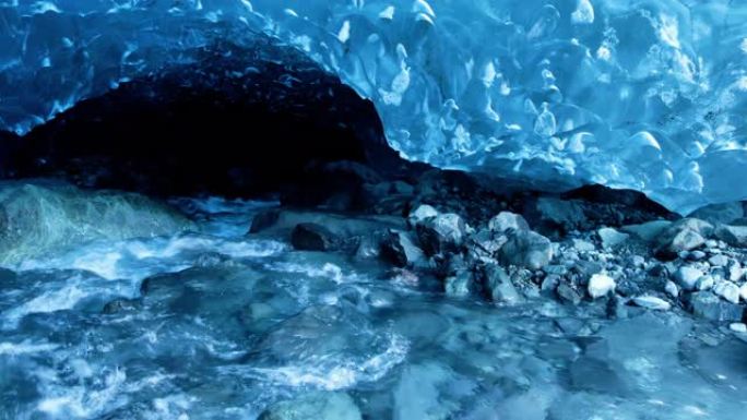 冰岛冰洞的惊人镜头