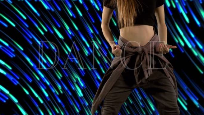黑色背景上的女人在灯光下跳舞的舞蹈文本