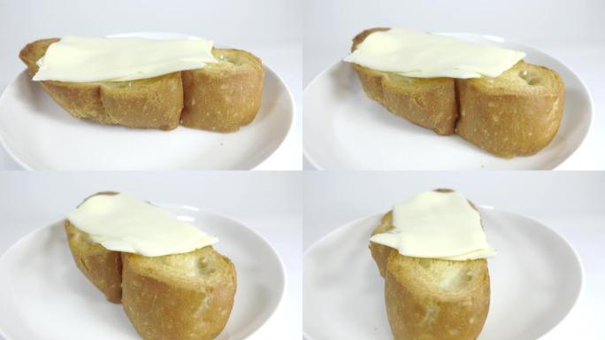 用奶酪打开三明治，特写视频剪辑