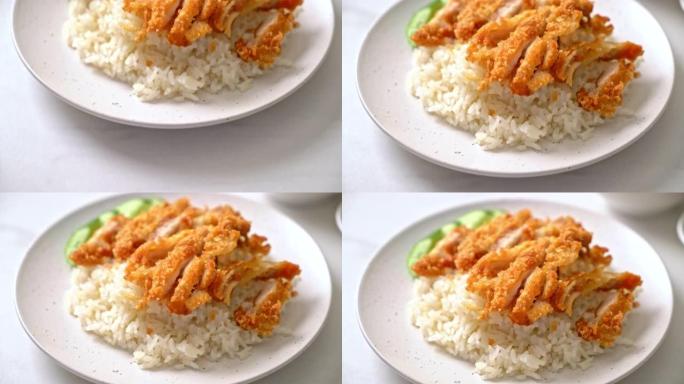 海南炸鸡饭或炸鸡饭蒸鸡汤-亚洲美食风格