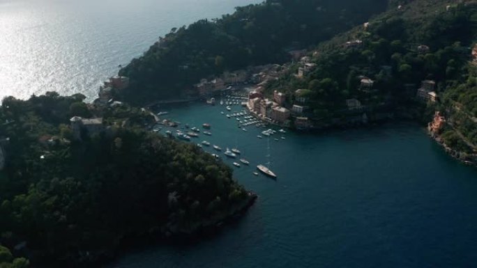 鸟瞰图。意大利利古里亚海上著名城镇波托菲诺