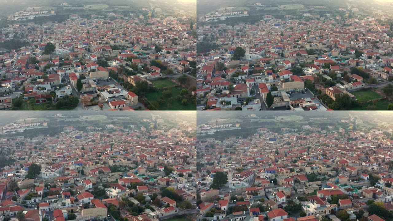 塞浦路斯拉纳卡区Pano Lefkara村的鸟瞰图。橙色屋顶山上著名的老村