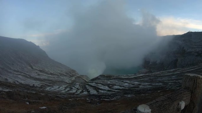 热气腾腾的活火山Bromo的视频