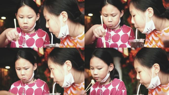快乐的亚洲人在日本餐厅和家庭、生活方式一起玩得开心。