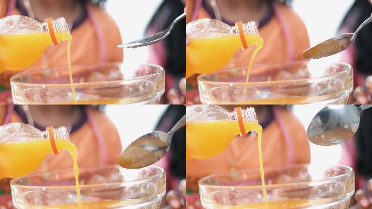 倒入橙汁并混合，慢动作。