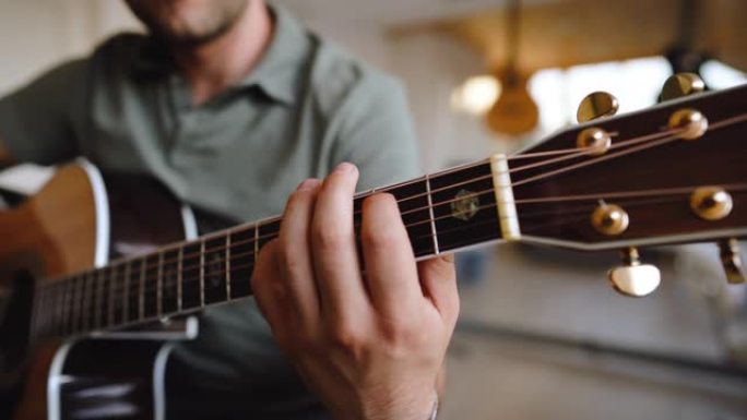男人在家弹吉他直播教学抖音网红主播吉他唱