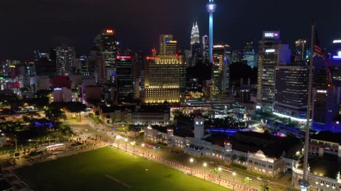 夜间照明吉隆坡城市著名宫殿独立广场交通街空中全景4k马来西亚