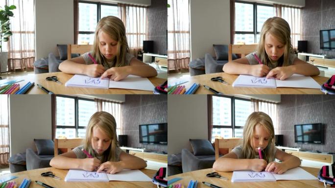 漂亮的高加索小女孩玩得很开心，用粉色记号笔在相册里画画