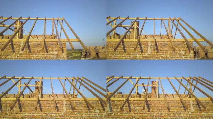 在建木屋面结构未完成砖房的鸟瞰图。