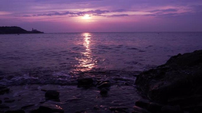 海上的深紫色日落黄昏傍晚霞日落日转夜幕火
