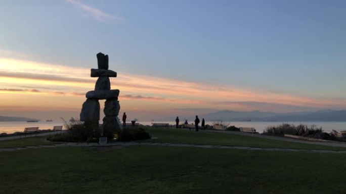 Inuksuk独自站在温哥华英吉利湾 | 加拿大不列颠哥伦比亚省