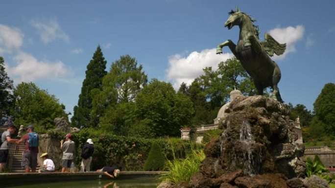 萨尔茨堡市晴天著名旅游拥挤花园喷泉慢动作全景4k奥地利