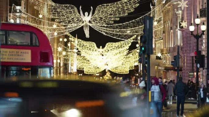 伦敦圣诞天使灯悬挂在下摄政街上方的时间流逝。