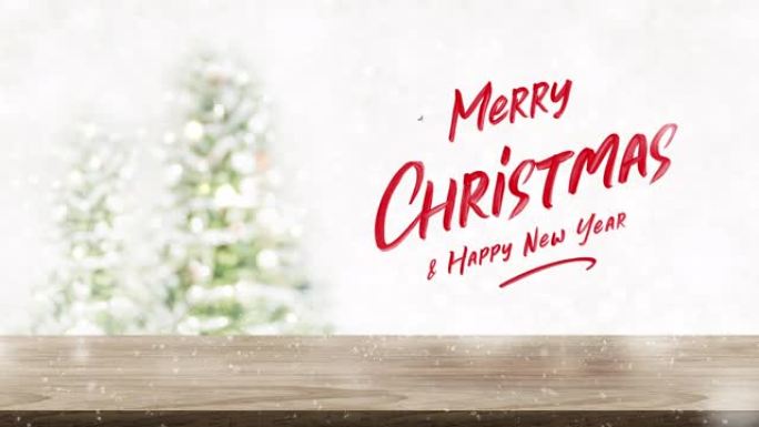 圣诞快乐和新年快乐文本漂浮在模糊bokeh圣诞树装饰的木质桌面上，带细线背景，冬季假日贺卡