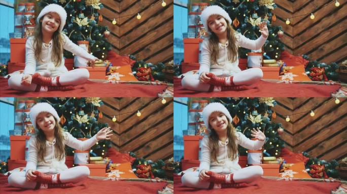 4k视频，年轻女性戴着圣诞帽挥舞着手，邀请所有人在木制背景上与她一起庆祝。