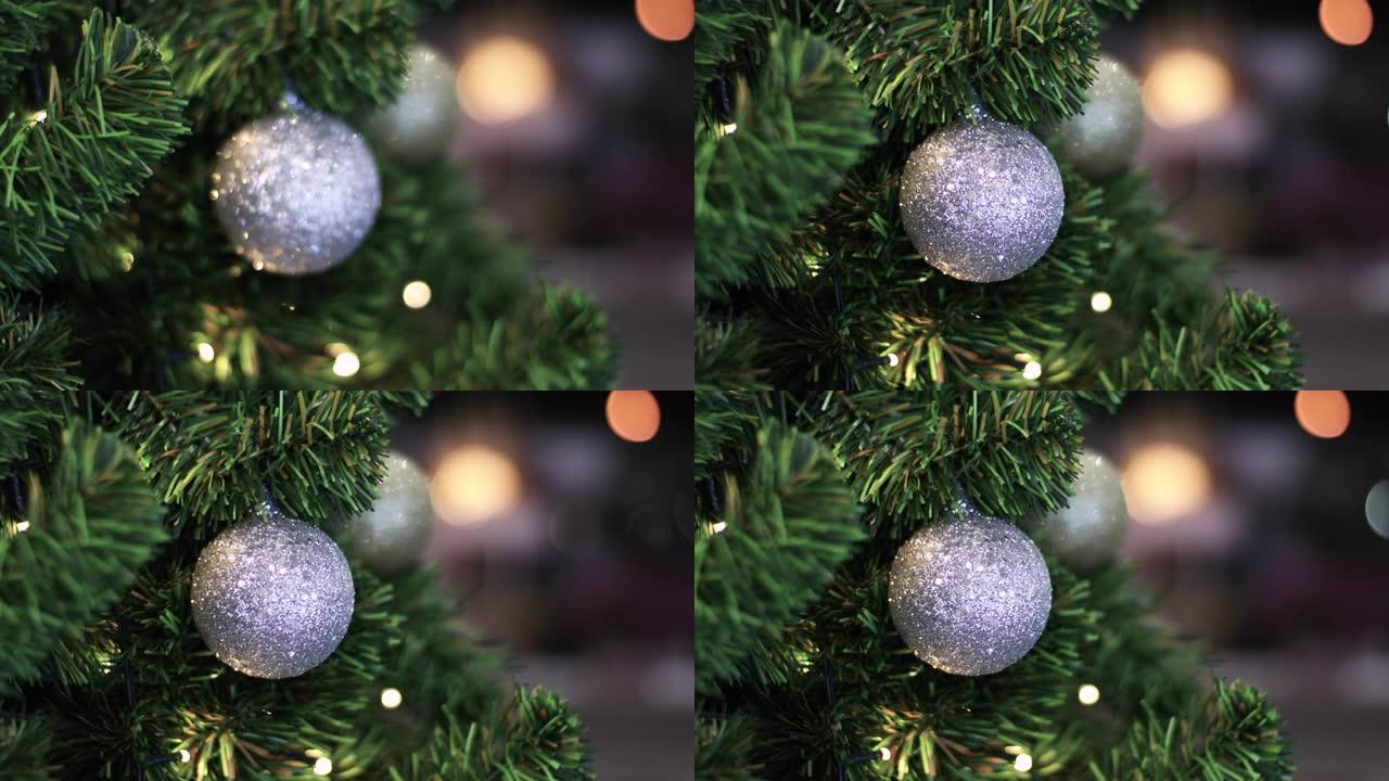 特写，圣诞树上有一个孤立的单个圣诞白色银色闪光球球，圣诞老人，温暖的夜晚，假期装饰，闪烁的光芒，快乐