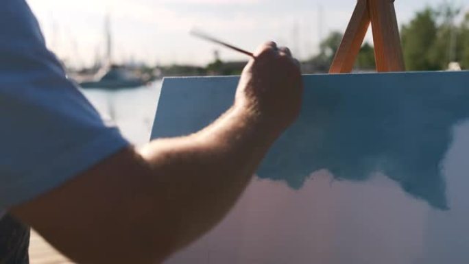 画家在湖边的手