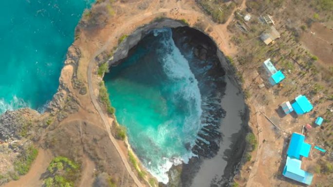 印度尼西亚努沙佩尼达岛上破碎海滩著名旅游胜地的空中拍摄