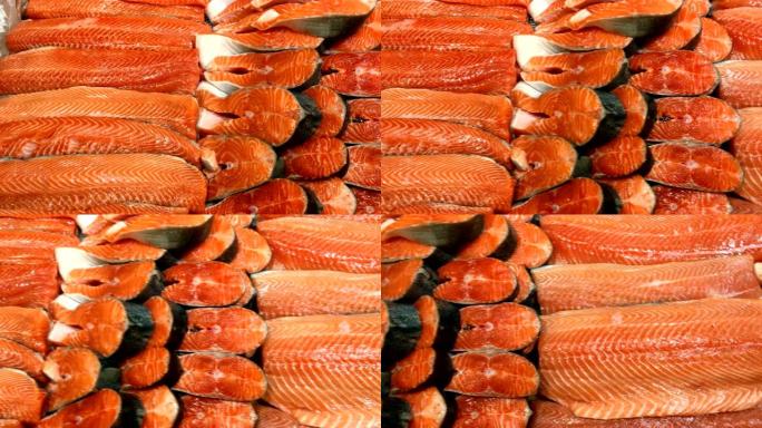 新鲜的鱼片，切碎的生鲑鱼，切成小块放在商店柜台上出售。