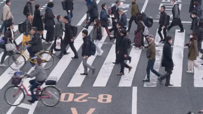 日本东京。2019年12月26日: 东京上野公交，行人景观