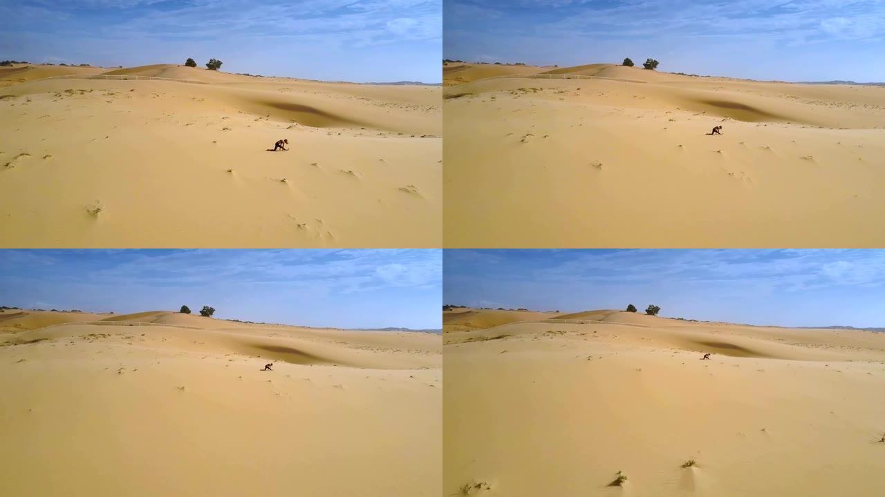 女人的身影在沙漠全景中