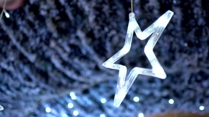 挂在树上的led灯。这个形状看起来像一颗星星。晚上。主题在右边。