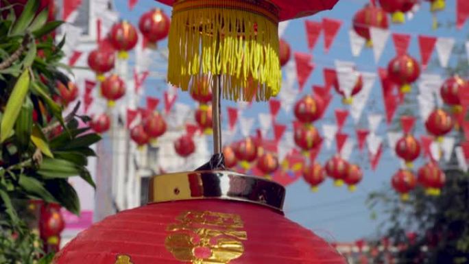 农历新年的灯笼，灯笼上的祝福文字含义有财富和幸福